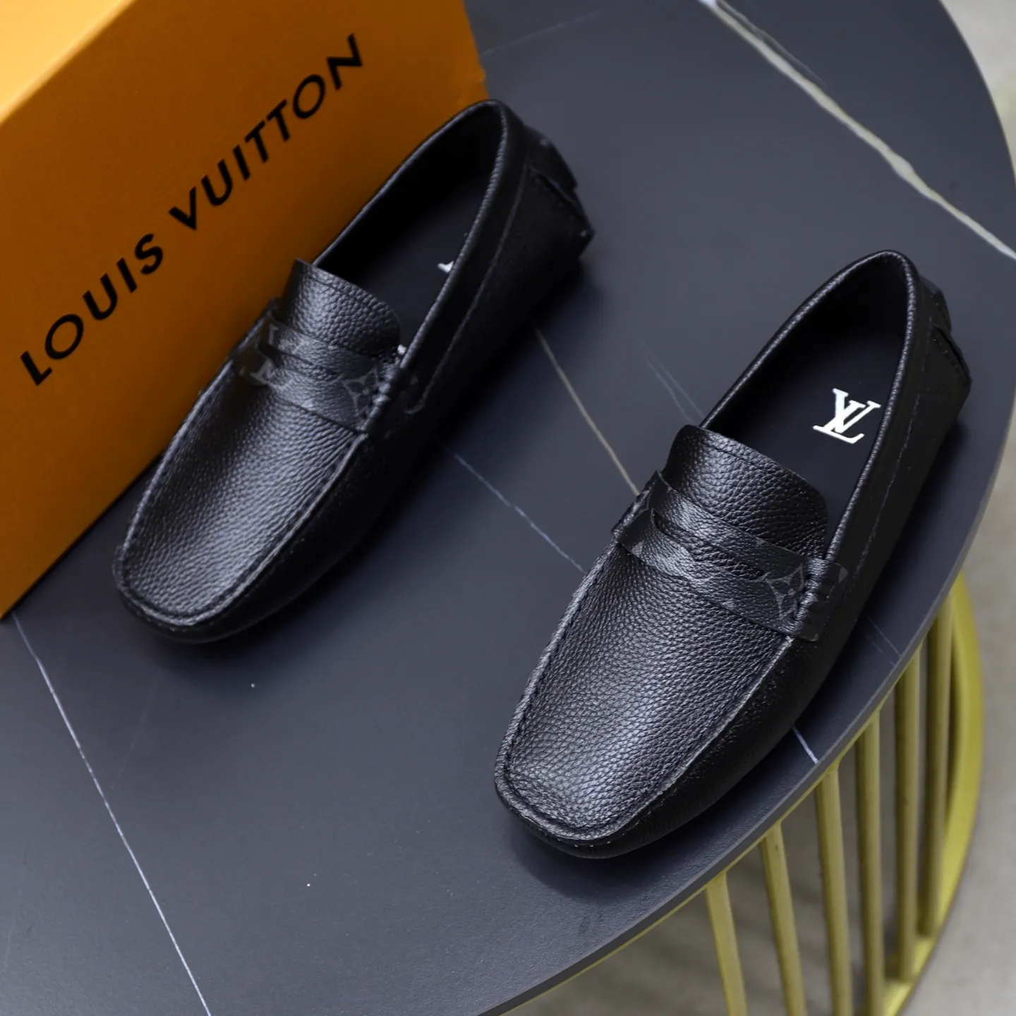 Ex-factory price: 460💰【LV】Louis Vuitton ⚠️High-end men’s driving and pedal series ⚠️38-44 (customized for 45) ⚠️All original cowhide leather! Thick and soft! Made entirely of calfskin lining! Rubber sheet anti-slip beanie sole! Three-dimensional package technology! Fashionable and classic! Handicrafts! Original high quality! Feel free to compare!